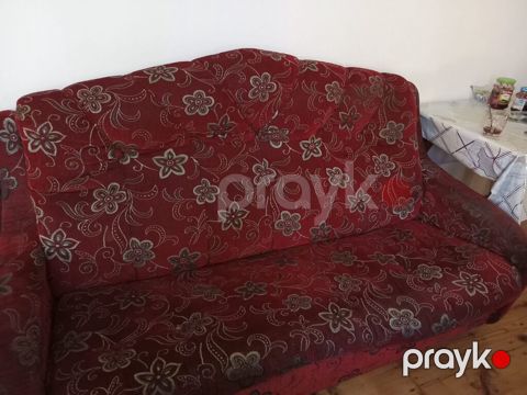Qırmızı rəngli, çiçək naxışlı yumşaq divan - 3 nəfərlik oturacaq — Digah