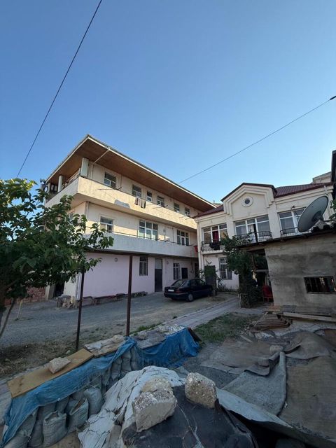 Satılır obyekt 800 m² — Bakı