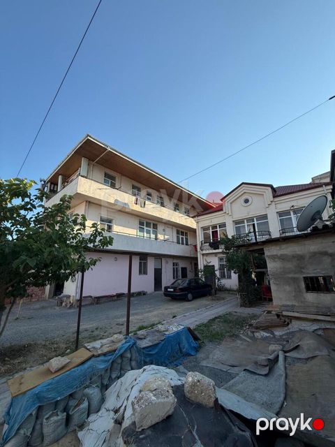 Satılır obyekt 800 m² — Bakı