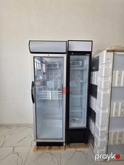 Vitrin soyuducu "Uğur" — Bakı