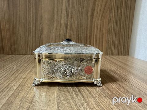 Gümüş rəngli metal zərgərlik/qutu Ölçüləri: 9 x 6 x 5sm - Klassik — Bakı