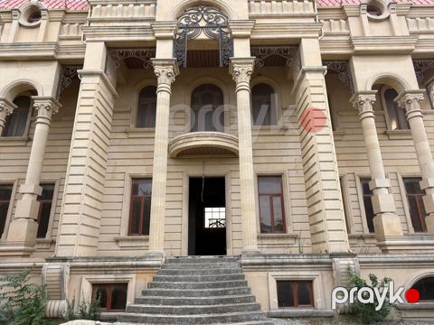 Satılır 14 otaqlı həyət evi/bağ evi 1900 m²
