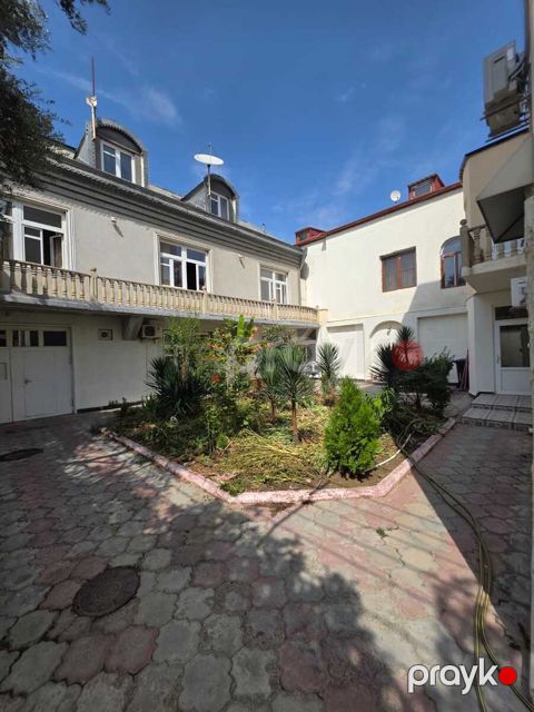 İcarəyə verilir 8 otaqlı həyət evi/bağ evi 500 m²