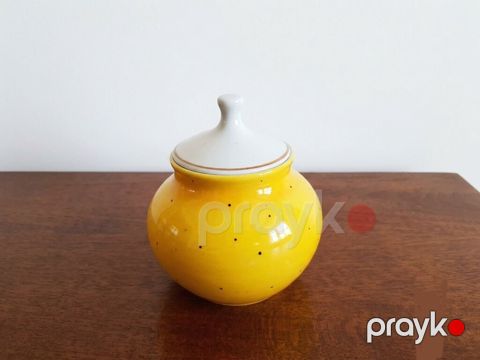 Sarı qapaqlı keramika/porşelen qab - Material: porşelen/keramika — Bakı