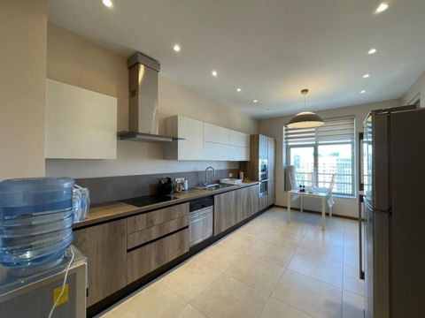 Satılır 4 otaqlı yeni tikili 220 m² — Bakı