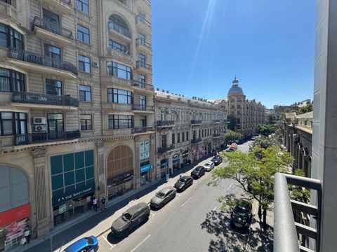 İcarəyə verilir 4 otaqlı yeni tikili 220 m² — Bakı