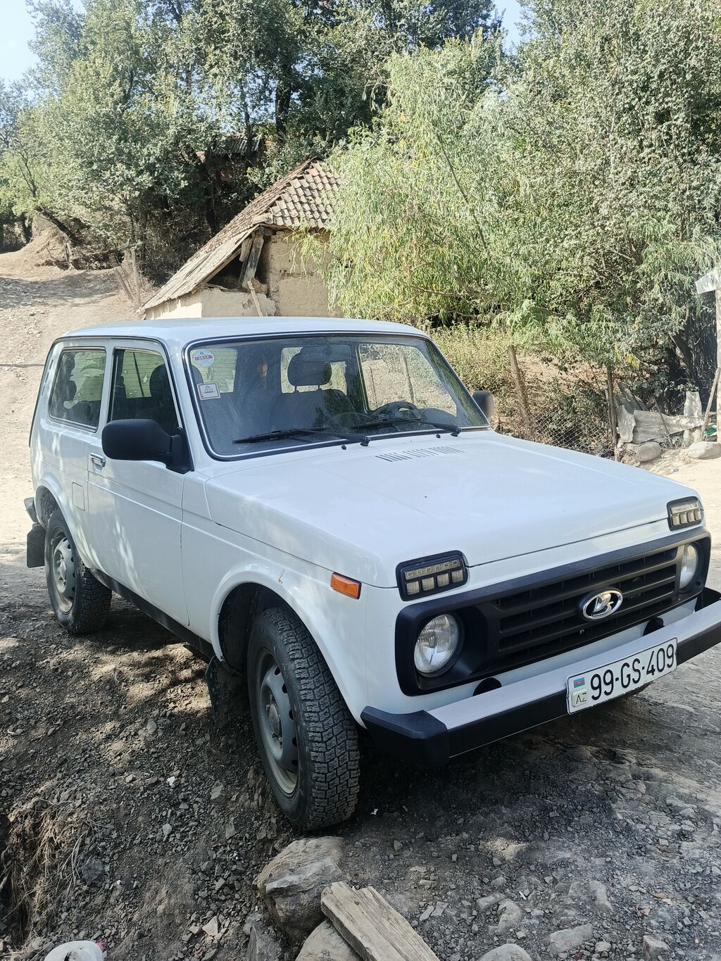 Lada Niva (VAZ 2121/21214 seriyası) 3 qapı, ağ rəng, tam ötürücülü — Avtomobillər, Digah (3)