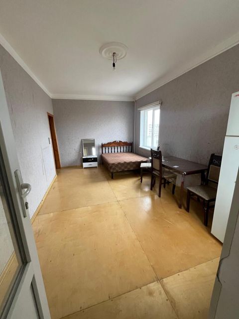Satılır 2 otaqlı köhnə tikili 45 m² — Bakı
