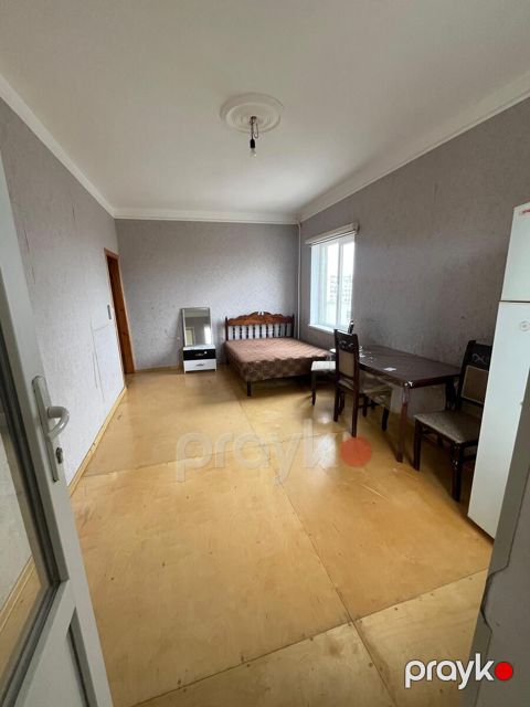 Satılır 2 otaqlı köhnə tikili 45 m²