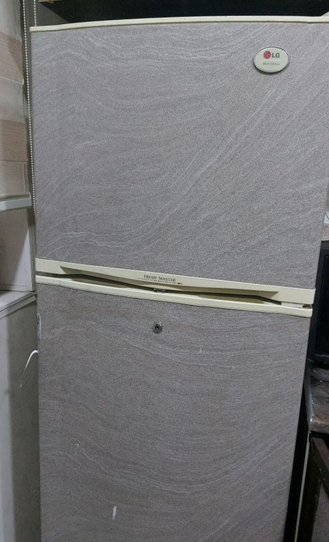 LG Soyuducu – iki qapılı model - Brend: LG (üst hissədə loqo) — Bakı