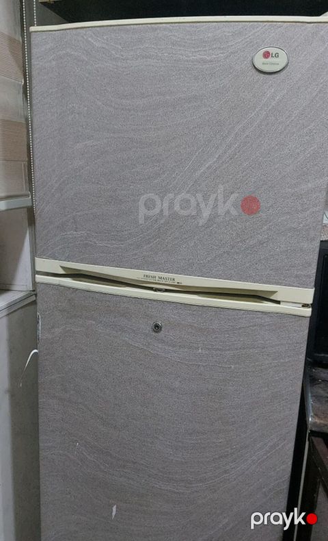 LG Soyuducu – iki qapılı model - Brend: LG (üst hissədə loqo) — Bakı