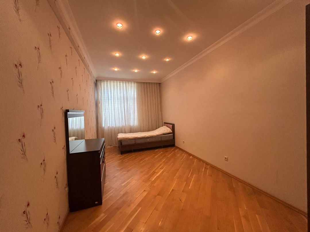 İcarəyə verilir 4 otaqlı yeni tikili 210 m² — Mənzil, Bakı (9)
