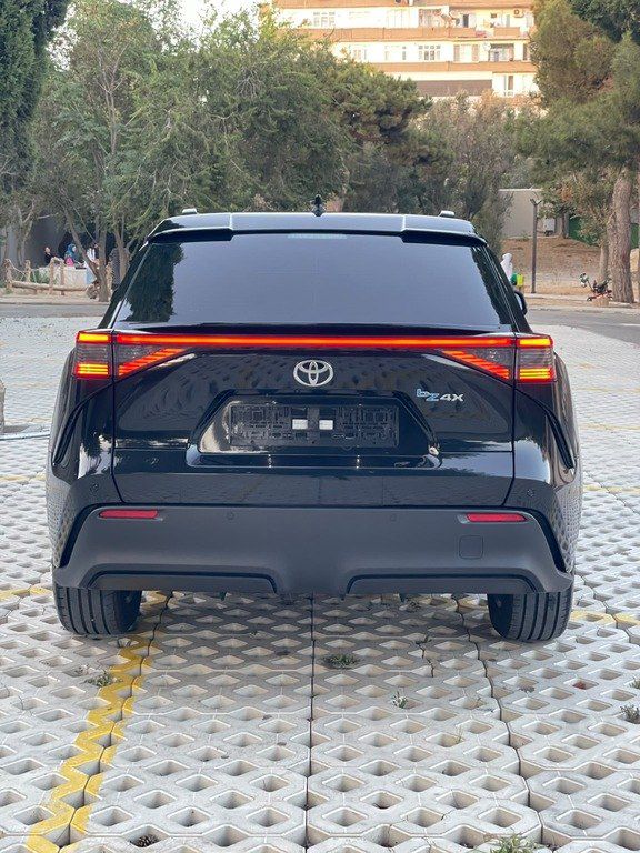 Toyota bZ4X, 71.4 kWh, 2023 il, 7 100 km — Avtomobillər, Bakı (6)