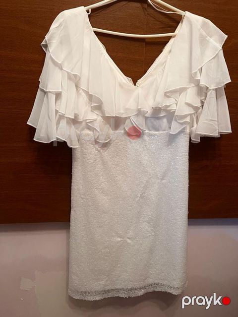 Ağ rəngli qısa paltar - Model: qısa, düz kəsim - Üst hissə: dərin — Xırdalan