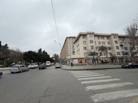 Satılır 3 otaqlı köhnə tikili 70 m² — Bakı