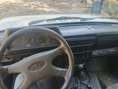 Lada Niva (VAZ 2121/21214 seriyası) 3 qapı, ağ rəng, tam ötürücülü — Digah