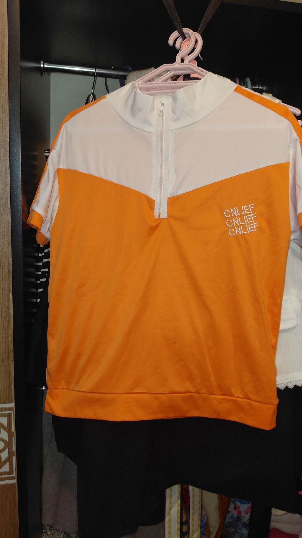 Maksimun 10 alana 1 manatdan Qadın üst geyimləri dəsti 1) Ağ T‑shirt — Futbolka və polo, Bakı (2)