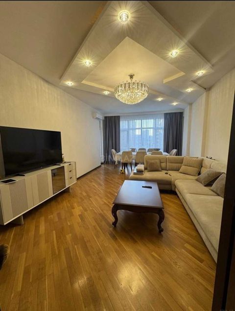 Satılır 3 otaqlı yeni tikili 140 m² — Bakı