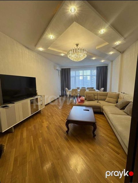 Satılır 3 otaqlı yeni tikili 140 m²