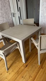 Məhsul: 4 nəfərlik masa–stul dəsti Təsvir: - Rattan fakturalı, bej — Садовая мебель