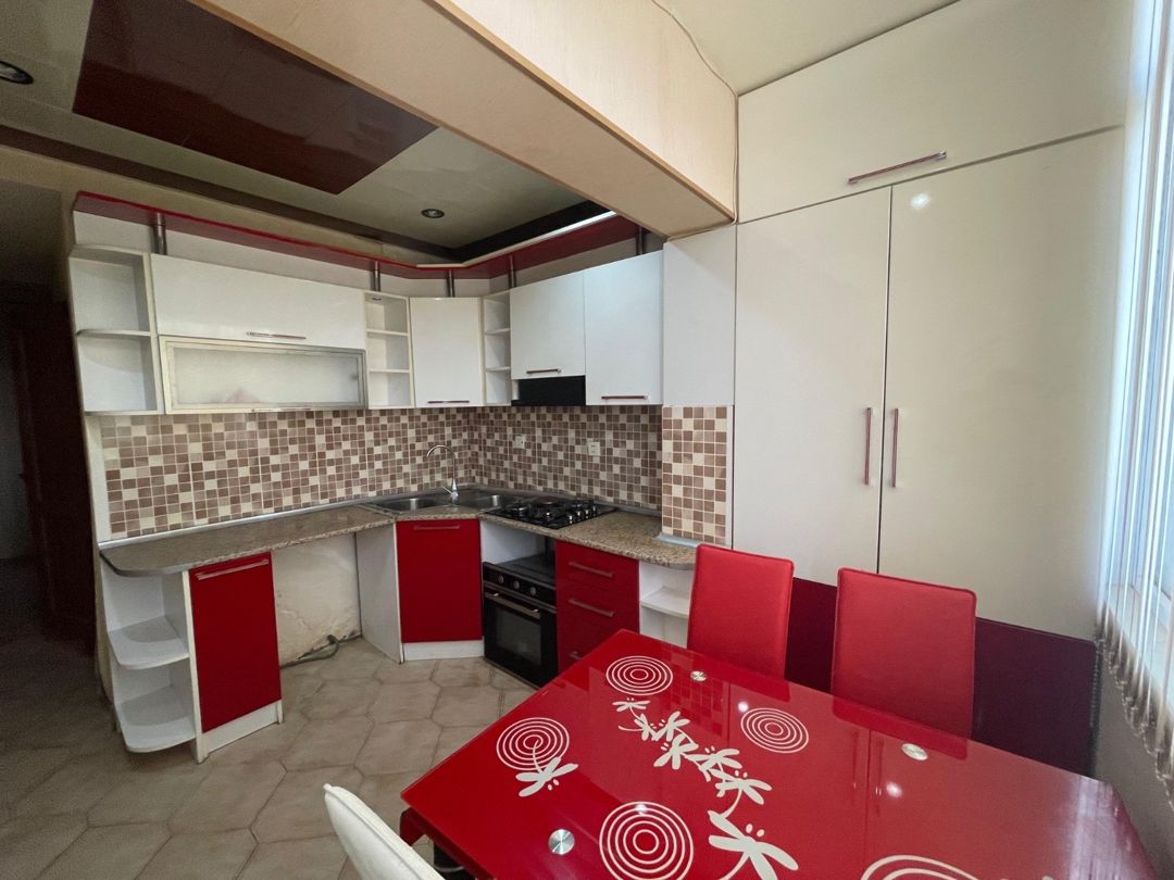 Satılır 4 otaqlı köhnə tikili 87 m² — Mənzil, Bakı (2)