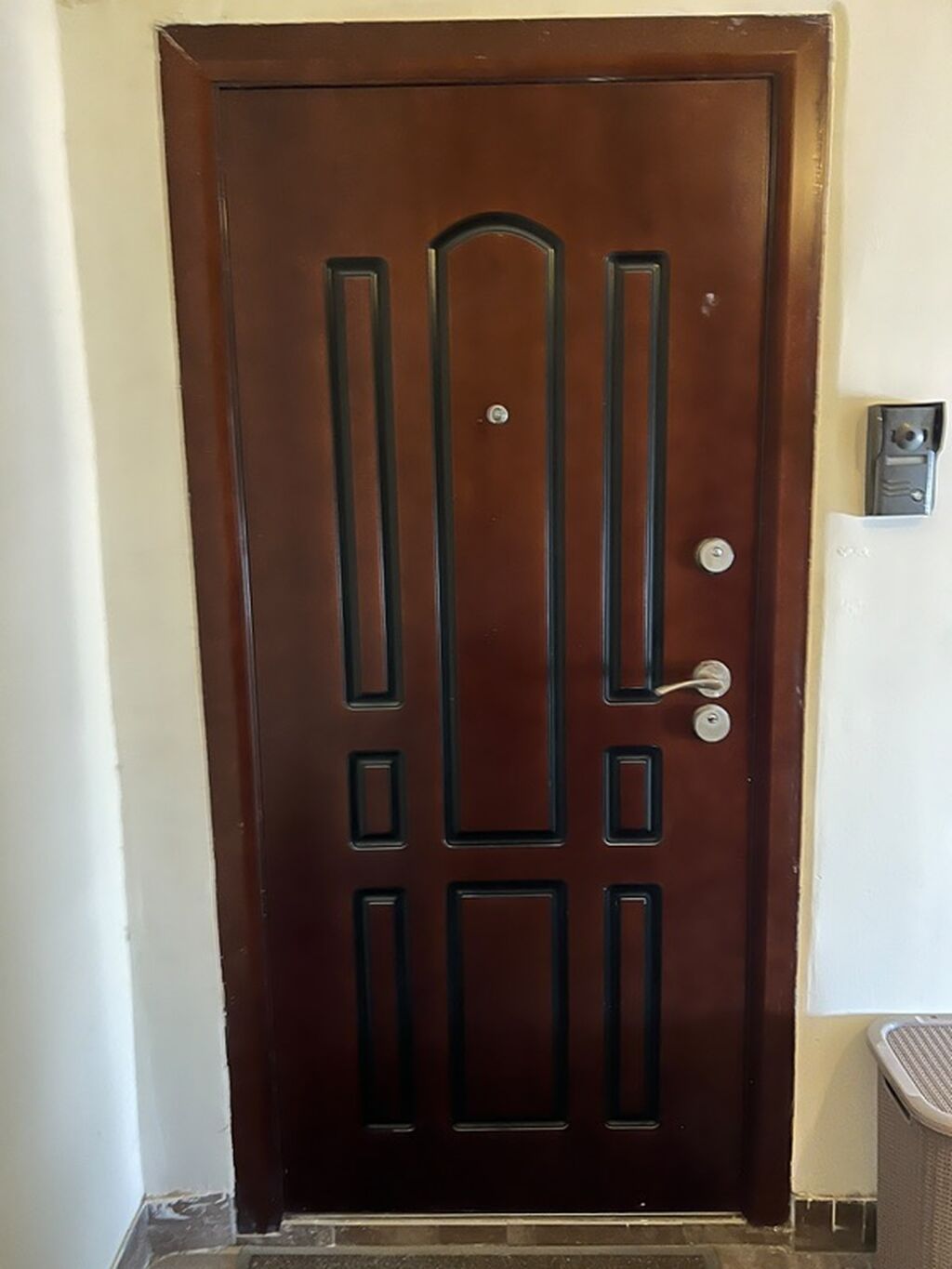 Metall giriş qapısı – klassik dizayn - Material: polad əsaslı, taxta — Pəncərələr, qapılar, balkonlar, Bakı
