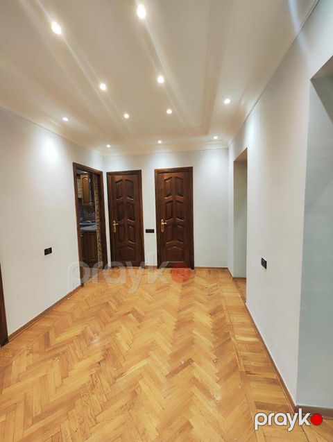 Satılır 3 otaqlı köhnə tikili 100 m² — Bakı