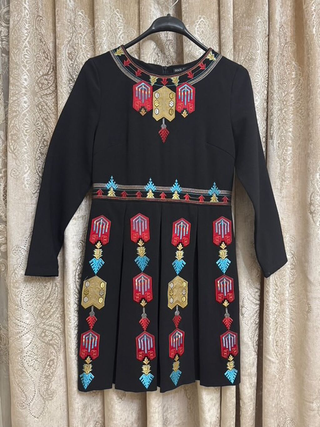 Qara rəngli nakışlı Dolce Gabbana don - Rəng: dərin qara - Üst hissə — Axşam paltarları, Ceyranbatan
