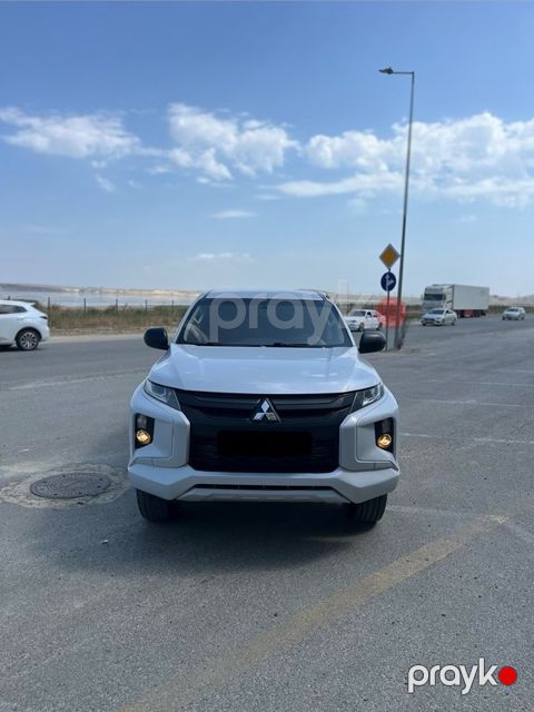 Mitsubishi L200, 2.4 L, 2021 il, 253 465 km