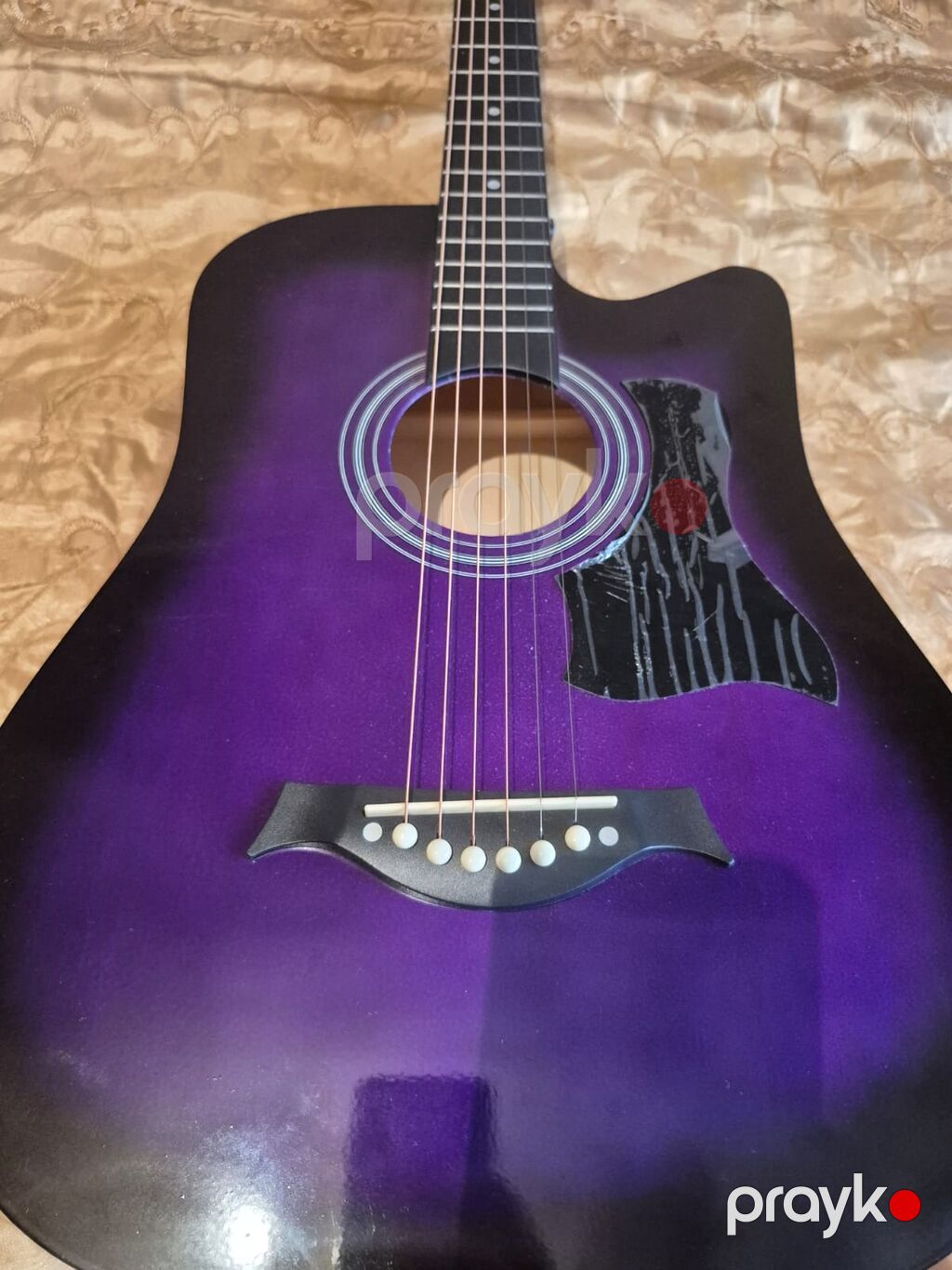 Komplektdə Çexolu, əlavə simləri, mizrabı, remeni və not dəftəri var — Gitarlar və digər simli alətlər, Bakı (2)