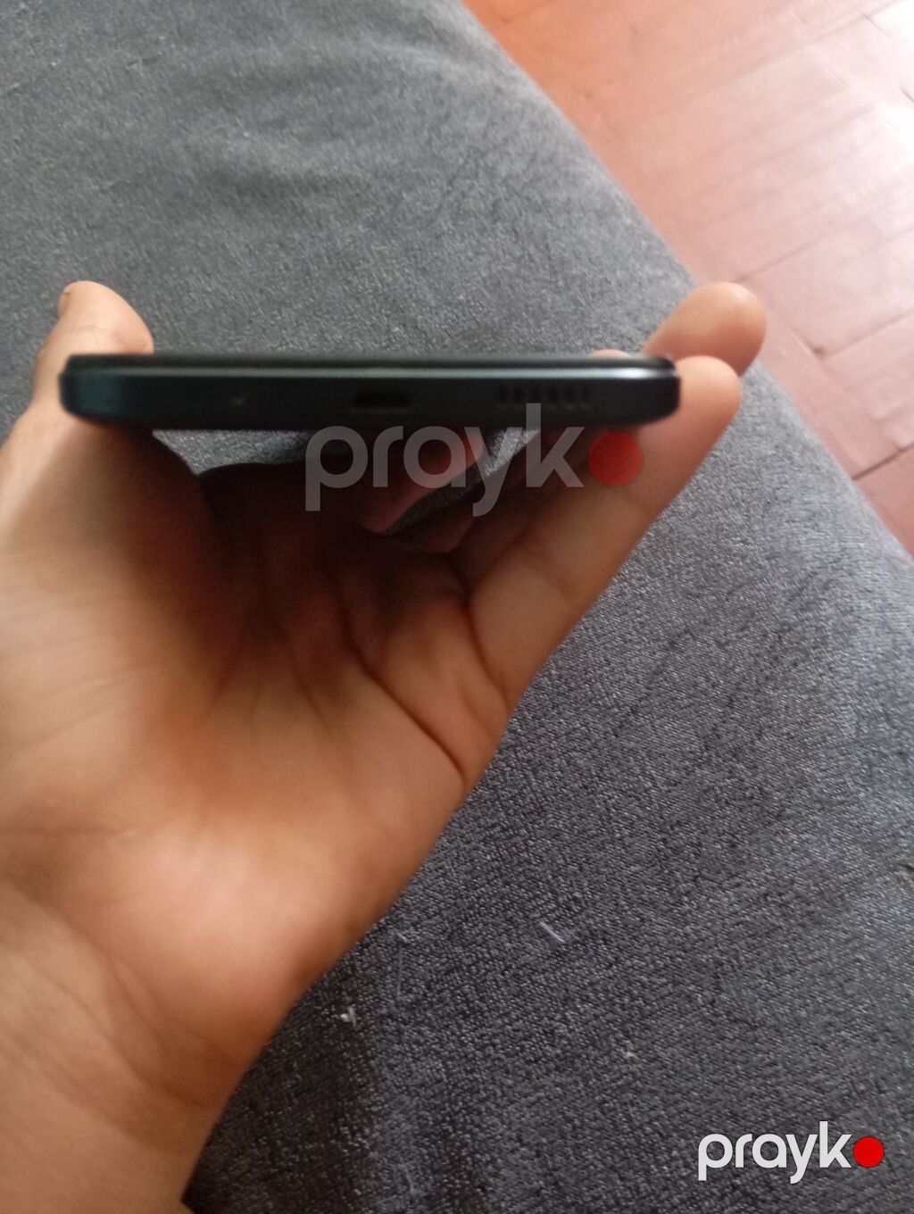 Smartfon (qara rəng, nazik korpus) Xüsusiyyətlər: - Üst hissədə 3,5 — Digər smartfonlar, Mingəçevir (3)