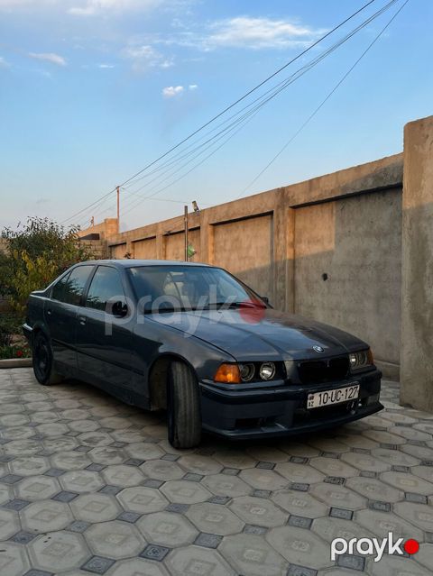 BMW 3 series: 1.8 l 1993 il Sedan
