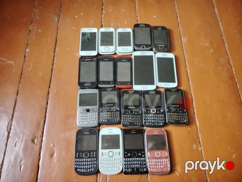 Kolleksiya üçün klassik mobil telefonlar İşlek vezyetdedir hamisi — Bakı