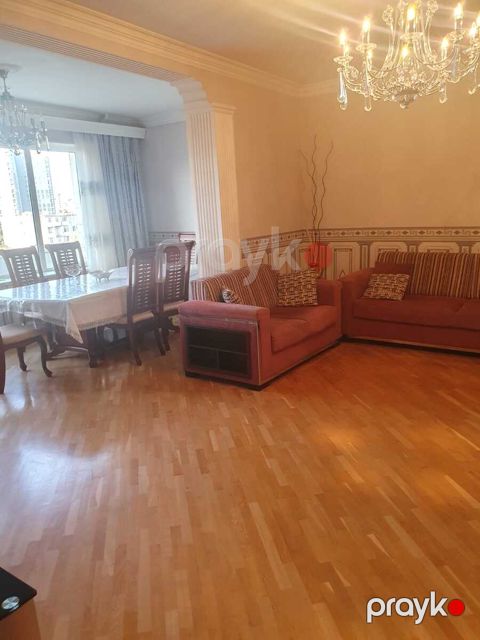Satılır 5 otaqlı köhnə tikili 120 m²