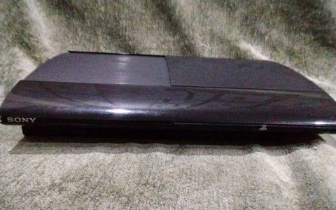 Sony PlayStation 3 (Super Slim) oyun konsolu paketi Komplekt: - PS3