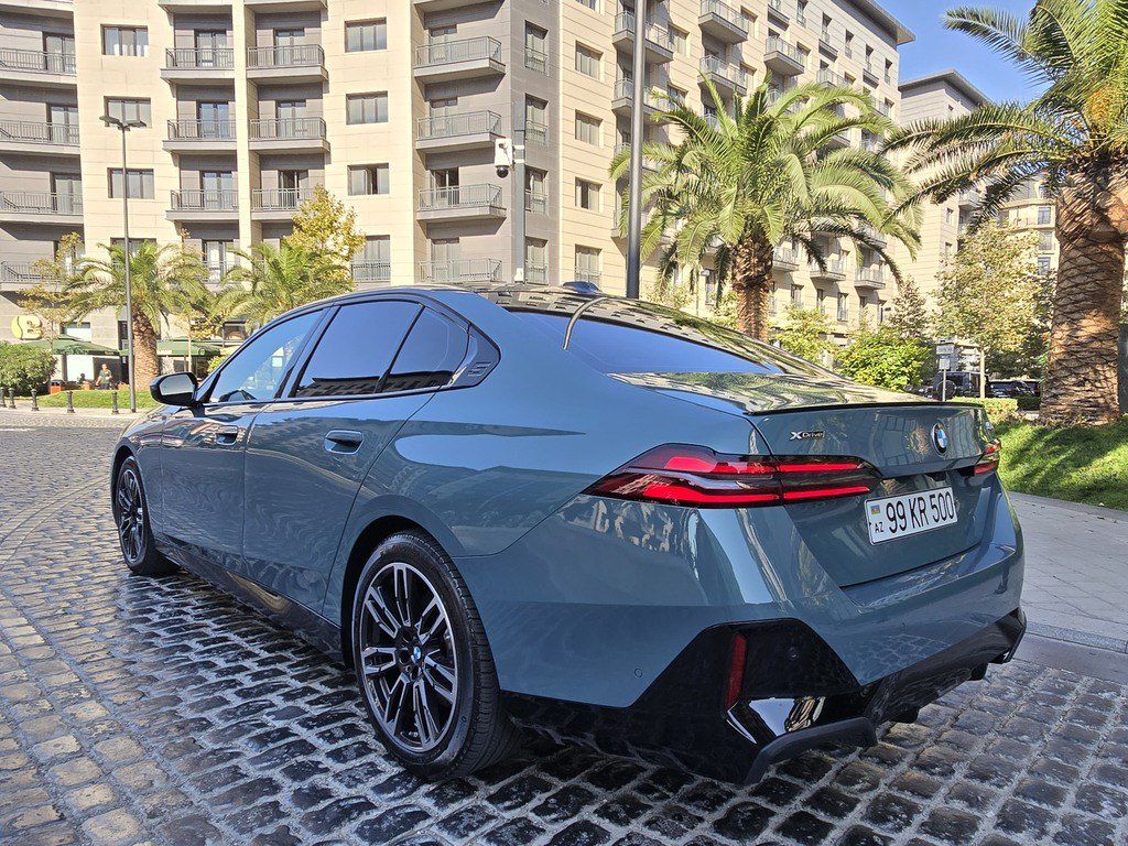 BMW 530, 2.0 L, 2025 il, 11 000 km — Avtomobillər, Bakı (10)