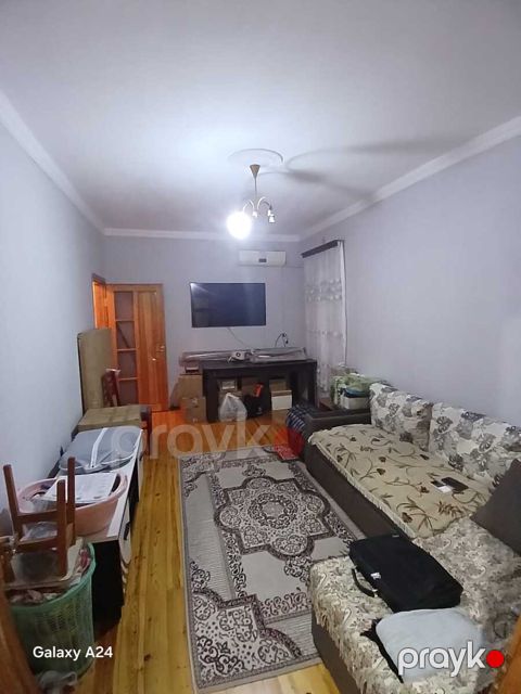 Satılır 2 otaqlı köhnə tikili 52 m²