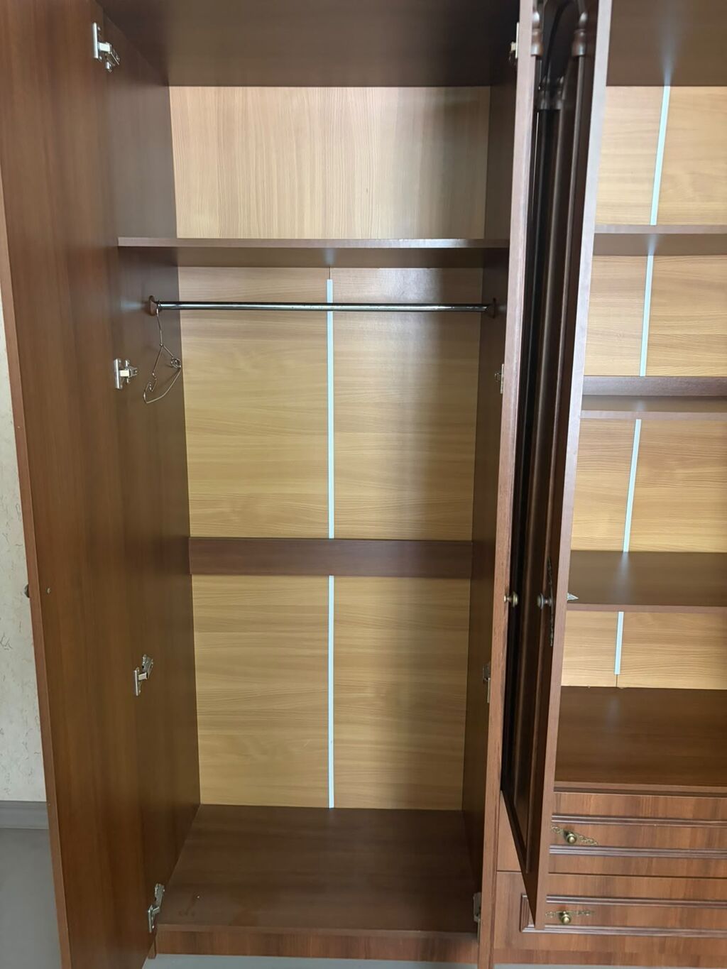 İşlənmiş, 6 qapı, Güzgülü, Qəhvəyi, Taxta, Açılan, Düz dolab — Şkaflar, Bakı (2)