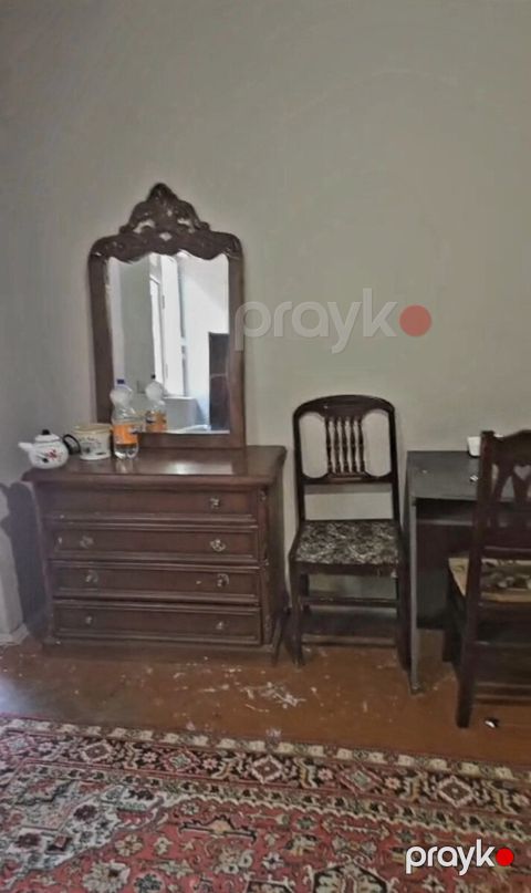 Həyət evi kirayə verilir, Razin qəs