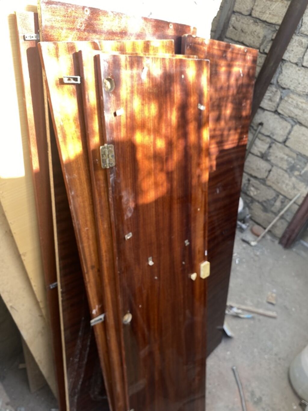 Taxta dolab qapıları və detallar - Material: laklı taxta/şpon (tünd — Pəncərələr, qapılar, balkonlar, Mehdiabad (2)