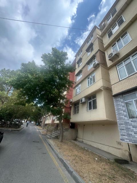 Satılır 2 otaqlı köhnə tikili 60 m² — Bakı