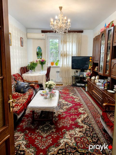 Satılır 4 otaqlı köhnə tikili 90 m²