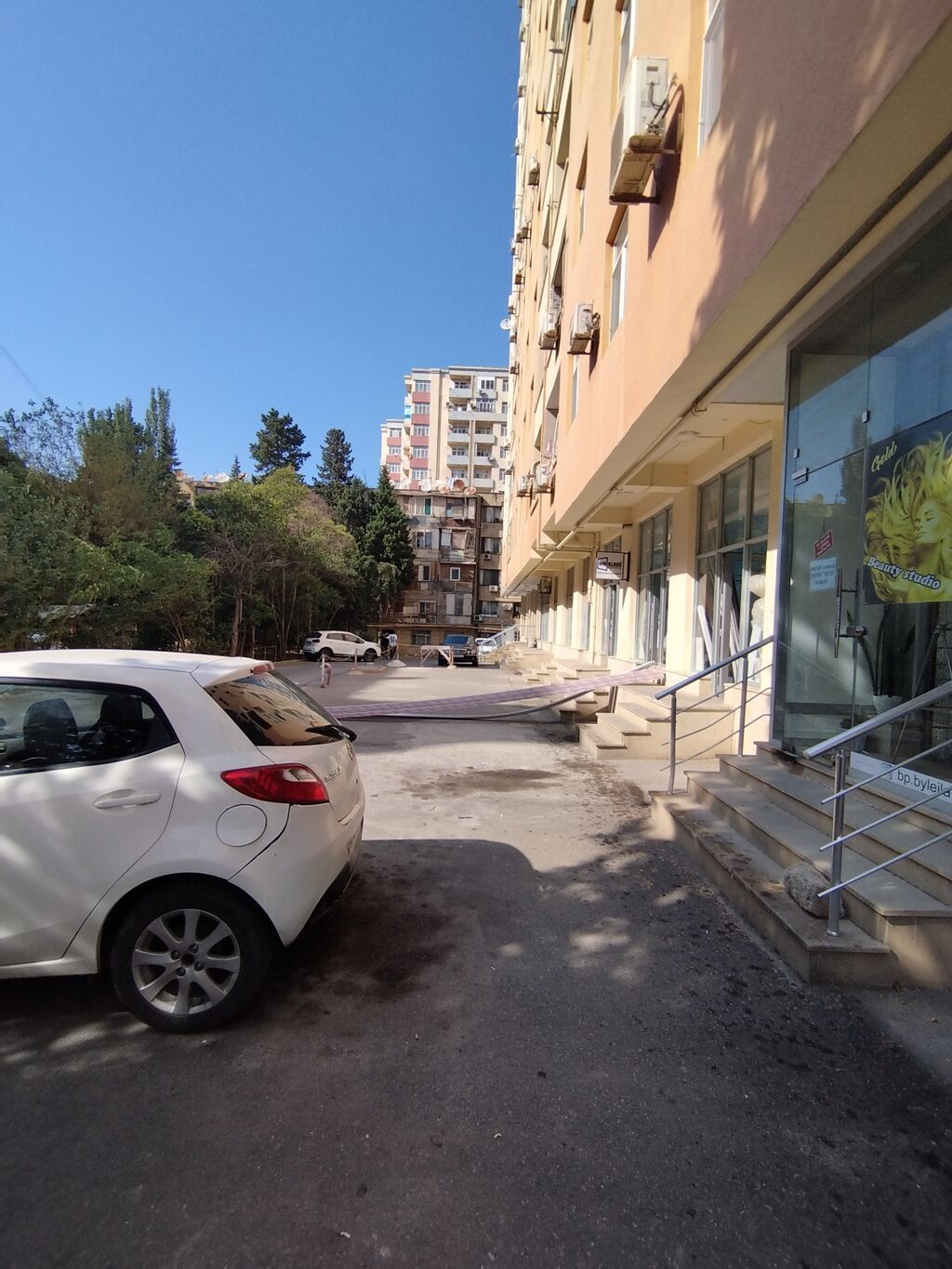 Əhmədlinin ən prestijli küçəsində yerləşən Yeni tikili binanın altında — Əmlak, Bakı (8)