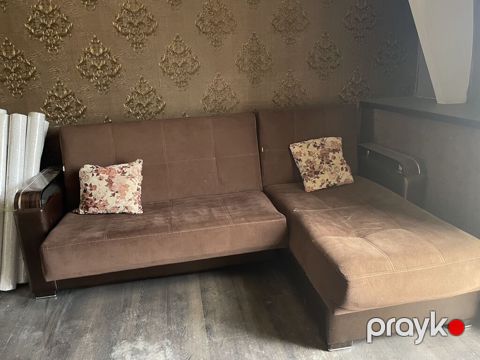 Künc divan – qəhvəyi rəngdə, klassik dizaynlı. - L‑şəkilli quruluş — Xırdalan