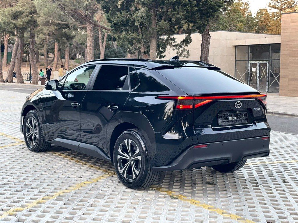 Toyota bZ4X, 71.4 kWh, 2023 il, 7 100 km — Avtomobillər, Bakı (5)