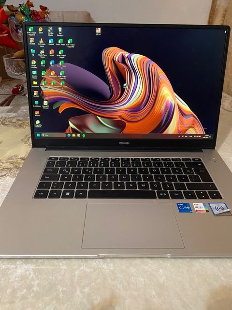 Huawei MateBook D15 / i5-1155G7/8GB Ram/12 — Bakı