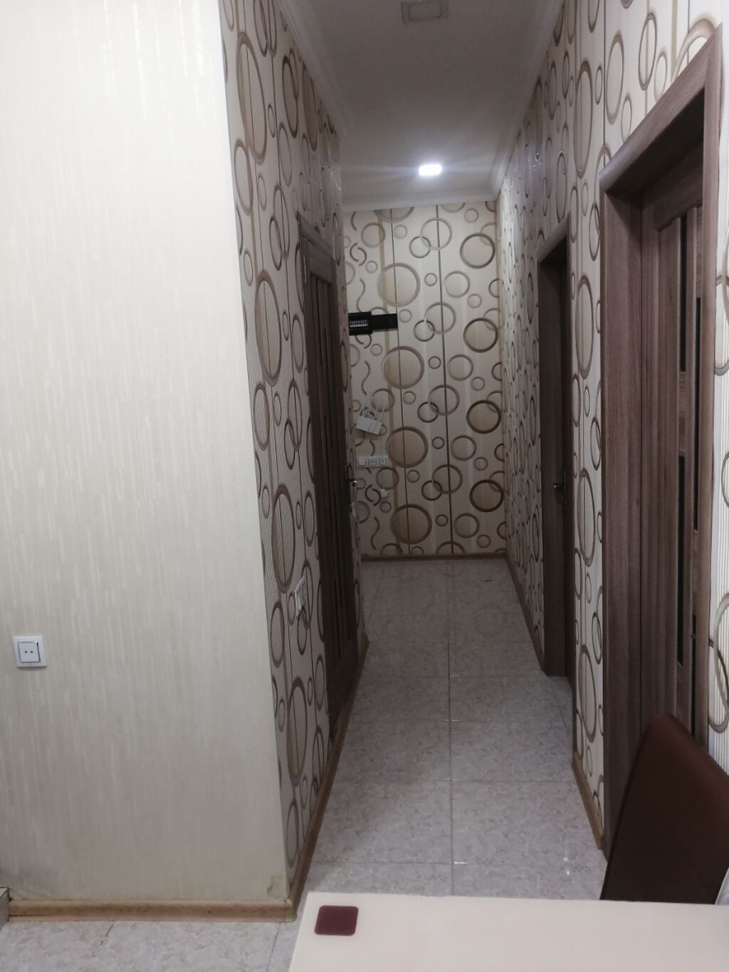 Geniş və zövqlü şəkildə təmir olunmuş 2 otaqlı mənzil interyeri — Mənzil, Bakı (9)