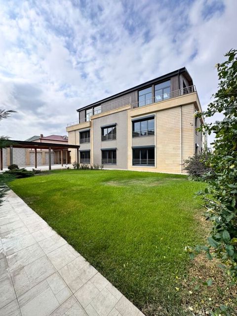 Satılır 11 otaqlı həyət evi/bağ evi 1400 m² — Bakı