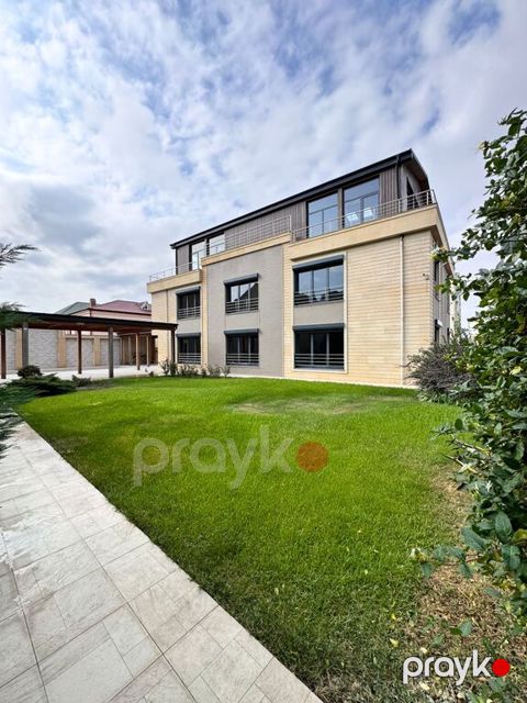 Satılır 11 otaqlı həyət evi/bağ evi 1400 m²