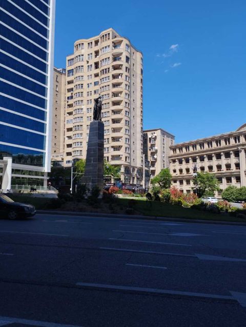 Satılır 3 otaqlı yeni tikili 130 m² — Bakı